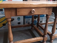 Lot 44 - bijzettafel. 2 stuks - afbeelding 2 van  5