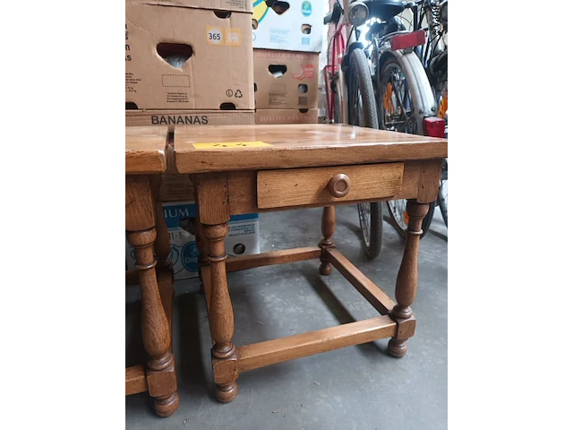 Lot 44 - bijzettafel. 2 stuks - afbeelding 3 van  5