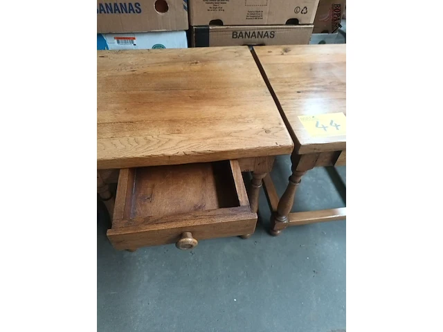 Lot 44 - bijzettafel. 2 stuks - afbeelding 4 van  5