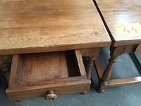 Lot 44 - bijzettafel. 2 stuks - afbeelding 4 van  5