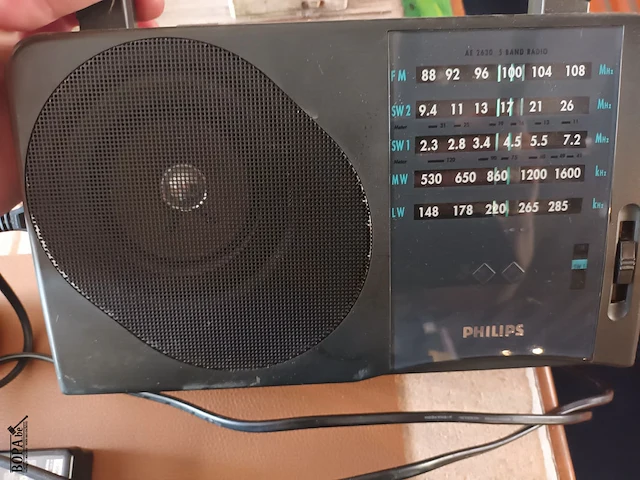 Lot 44 - camera’s, radio, verrekijker. 5 stuks - afbeelding 9 van  9