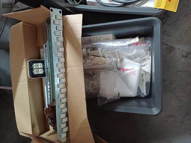 Lot 44 - computer bekabeling en onderdelen - afbeelding 2 van  6