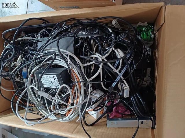 Lot 44 - computer bekabeling en onderdelen - afbeelding 4 van  6