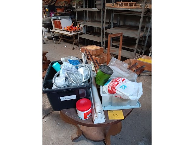 Lot 44 - divers werkmateriaal - afbeelding 1 van  4