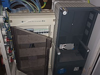 Lot 44 - elektriciteitskast in metalen frame - afbeelding 3 van  3