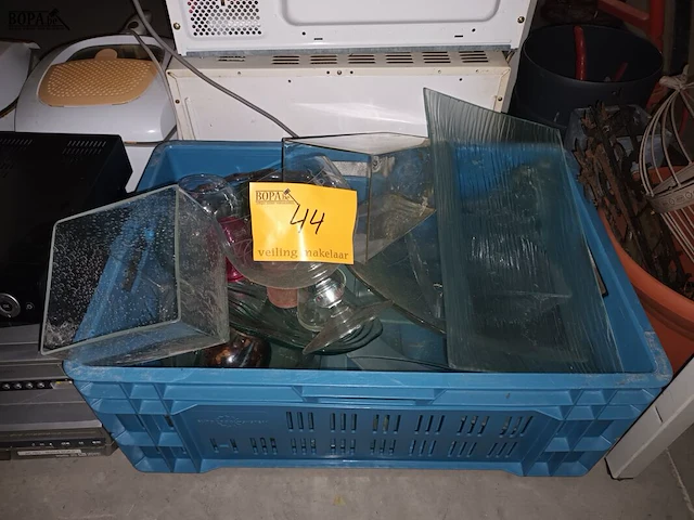 Lot 44 - glaswerk - afbeelding 1 van  3