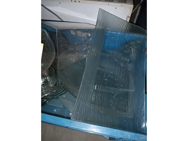 Lot 44 - glaswerk - afbeelding 2 van  3