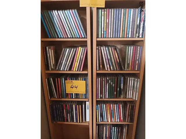 Lot 44 - lot muziekcd’s en dvd’s. inhoud kastjes - afbeelding 1 van  5