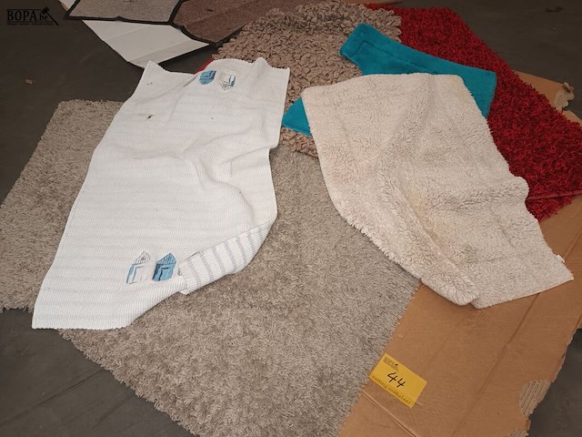 Lot 44 - lot vloertapijtjes - afbeelding 1 van  3