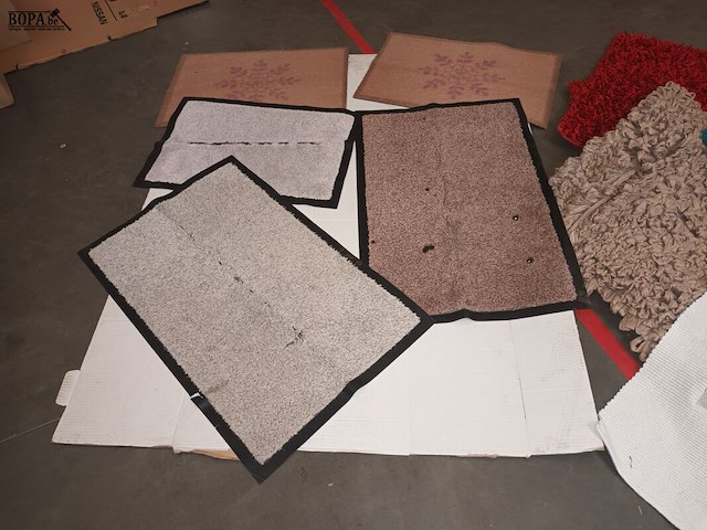 Lot 44 - lot vloertapijtjes - afbeelding 2 van  3