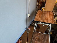 Lot 44 - projectiescherm met projectietafel, 2 stuks - afbeelding 2 van  4