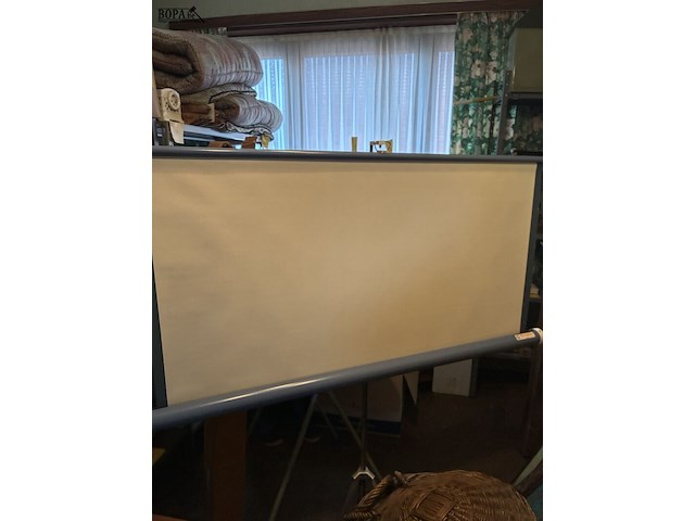 Lot 44 - projectiescherm met projectietafel, 2 stuks - afbeelding 3 van  4