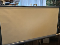 Lot 44 - projectiescherm met projectietafel, 2 stuks - afbeelding 3 van  4