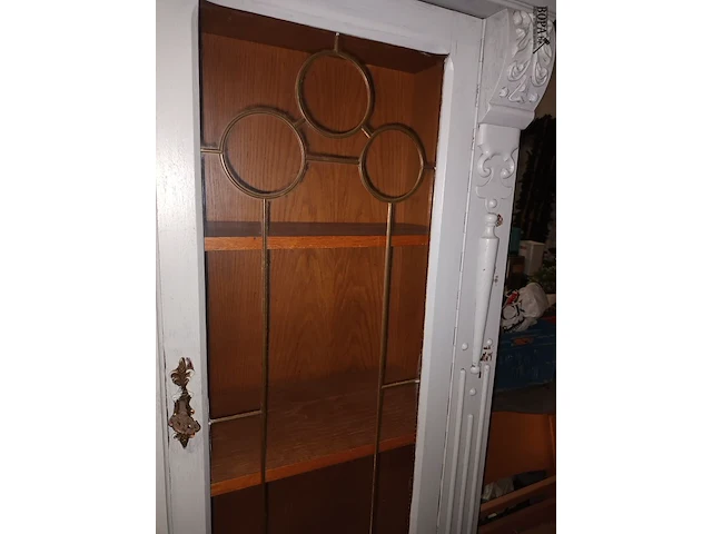 Lot 44 - vitrine kast - afbeelding 4 van  5