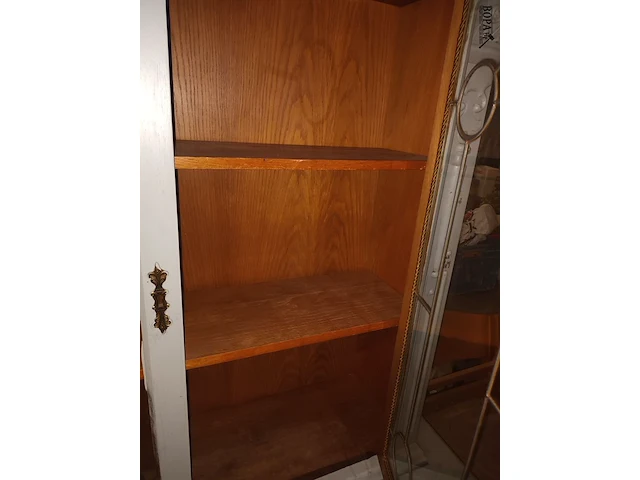 Lot 44 - vitrine kast - afbeelding 5 van  5