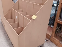 Lot 440 - houten presenteerbak - afbeelding 2 van  3