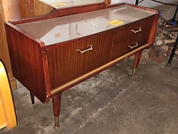 Lot 440 - lage kast met spiegel - afbeelding 2 van  4