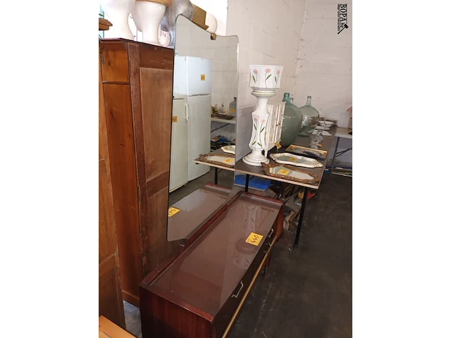 Lot 440 - lage kast met spiegel - afbeelding 3 van  4