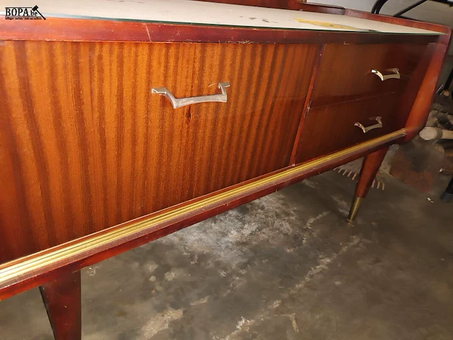 Lot 440 - lage kast met spiegel - afbeelding 4 van  4