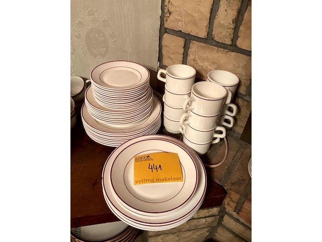 Lot 441 - hotelporselein - afbeelding 1 van  3