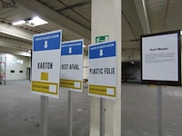 Lot 441 - infoborden met zware voet. 15 stuks - afbeelding 3 van  3