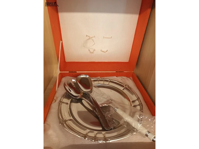 Lot 443 - decoratie en huisraad - afbeelding 2 van  5