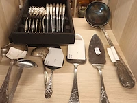 Lot 443 - decoratie en huisraad - afbeelding 3 van  5