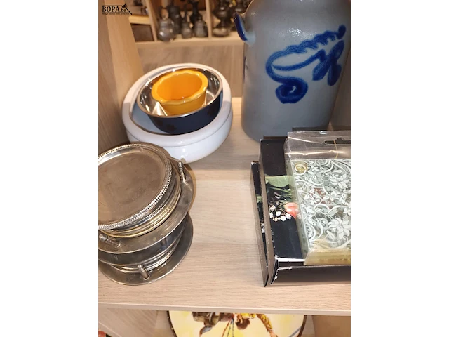 Lot 443 - decoratie en huisraad - afbeelding 5 van  5