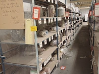 Lot 443 - metalen rek. 2 stuks - afbeelding 1 van  6