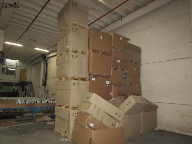 Lot 443 - palletdozen met pallet. 20 stuks - afbeelding 2 van  3