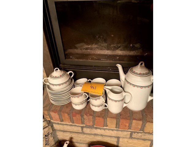 Lot 443 - romantisch koffie theeservies - afbeelding 1 van  3