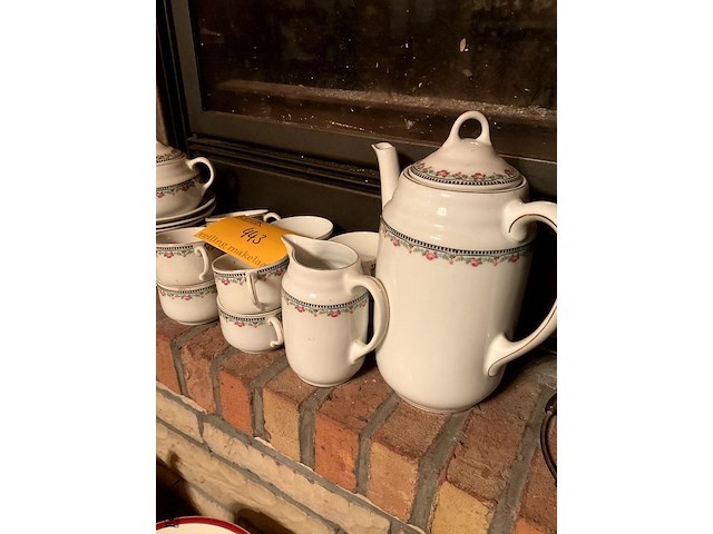 Lot 443 - romantisch koffie theeservies - afbeelding 2 van  3