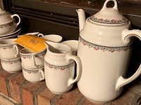 Lot 443 - romantisch koffie theeservies - afbeelding 2 van  3