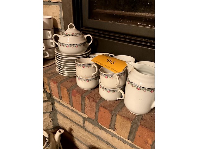 Lot 443 - romantisch koffie theeservies - afbeelding 3 van  3