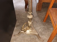 Lot 443 - staande lamp - afbeelding 2 van  3
