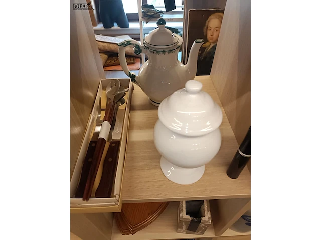 Lot 444 - decoratie en huisraad - afbeelding 3 van  5