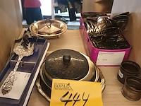 Lot 444 - decoratie en huisraad - afbeelding 4 van  5