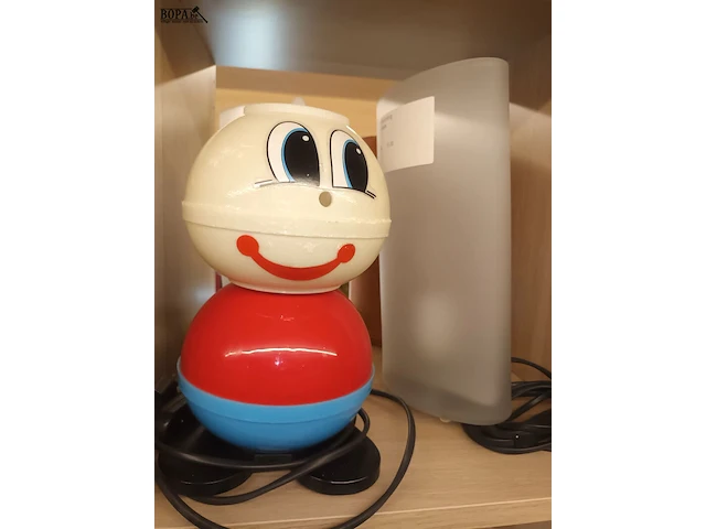 Lot 444 - decoratie en huisraad - afbeelding 5 van  5