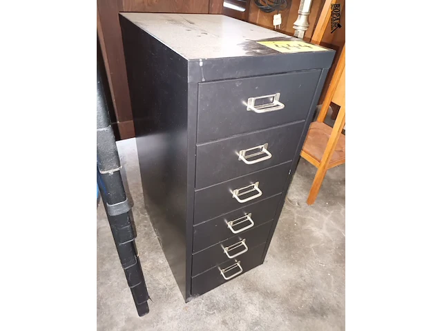 Lot 444 - metalen ladekastje - afbeelding 2 van  3