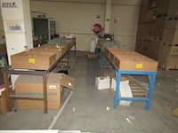 Lot 444 - metalen onderstel met bakken. 2 stuks - afbeelding 1 van  5