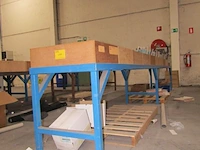 Lot 444 - metalen onderstel met bakken. 2 stuks - afbeelding 2 van  5