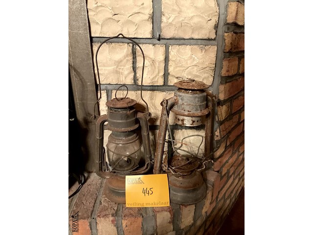 Lot 445 - stormlampen, 2 stuks - afbeelding 2 van  2