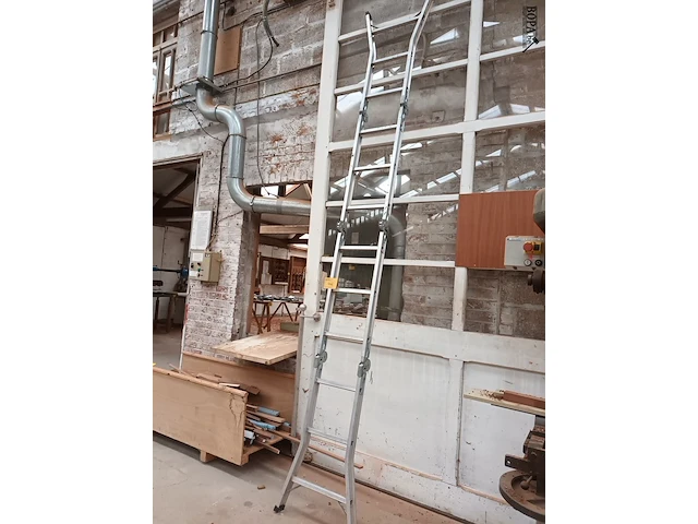 Lot 446 - aluminium vouwladder - afbeelding 3 van  3