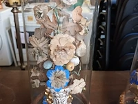 Lot 447 - globes met maria en bloemen. 3 stuks - afbeelding 4 van  5