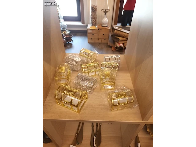 Lot 447 - koperwerk en decoratie - afbeelding 2 van  4