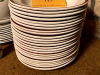 Lot 447 - stapel diepe borden/koffieservies - afbeelding 2 van  3