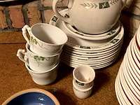 Lot 447 - stapel diepe borden/koffieservies - afbeelding 3 van  3