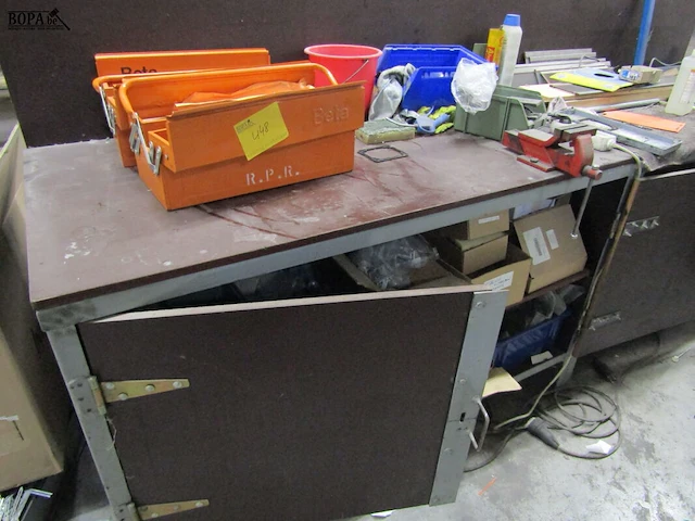 Lot 448 - werktafel met kastruimte - afbeelding 2 van  8
