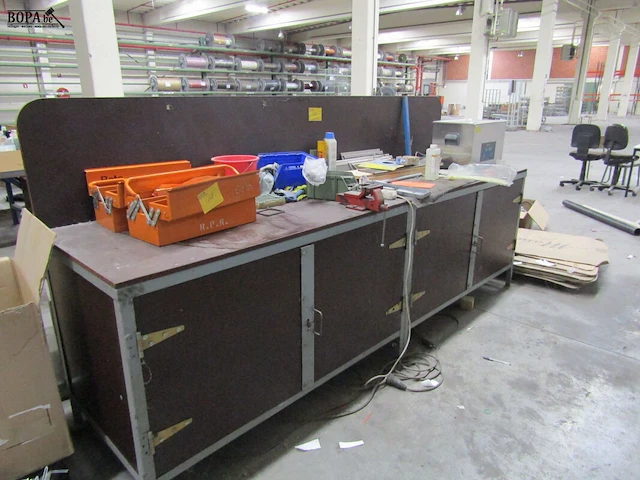 Lot 448 - werktafel met kastruimte - afbeelding 5 van  8