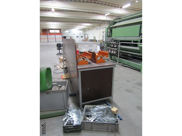 Lot 448 - werktafel met kastruimte - afbeelding 7 van  8